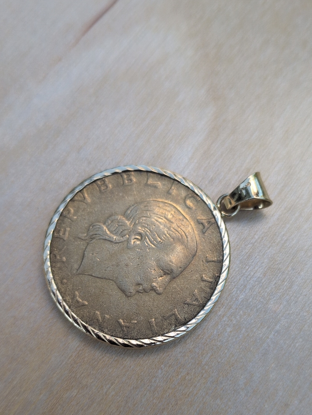 14k frame Vintage Italian Lira Coin Pendant - Picture 3 of 5